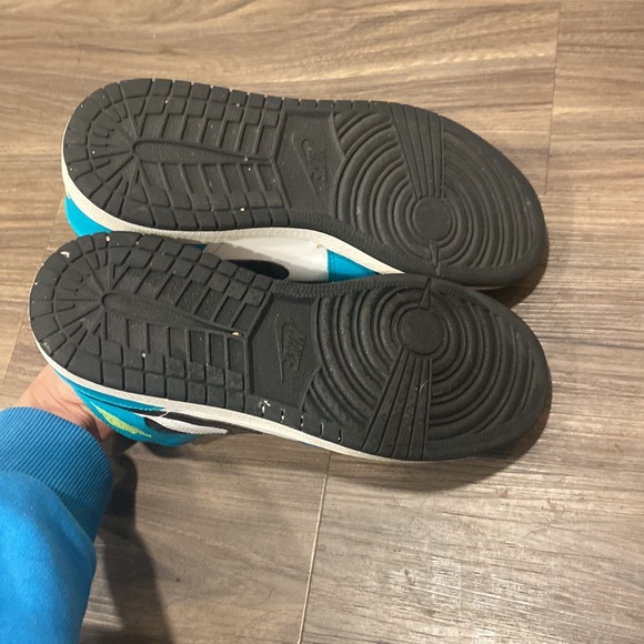 Air Jordan 1s mid 6.5 Y cute colors.💗 As is 😍See images 🤩 - Picture 5 of 6